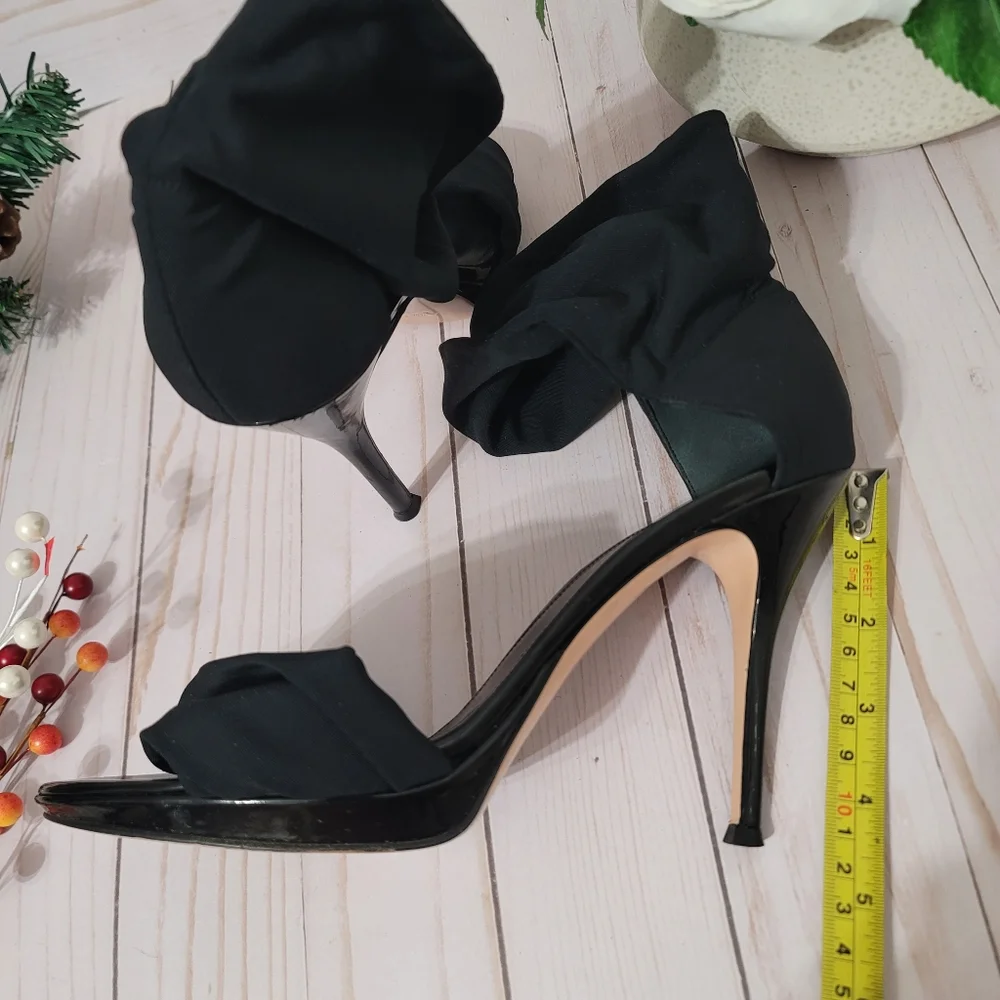 ✨️Gianvito Rossi--Black heels with black elastic strap, size 40, made in italy✨️ - Picture 6 of 16